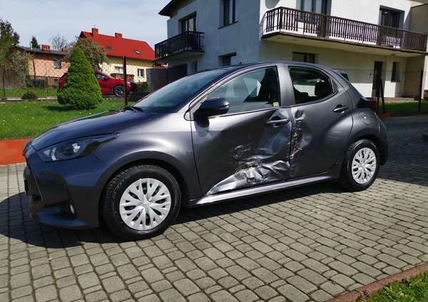 Toyota Yaris cena 54000 przebieg: 67000, rok produkcji 2022 z Skoczów małe 232